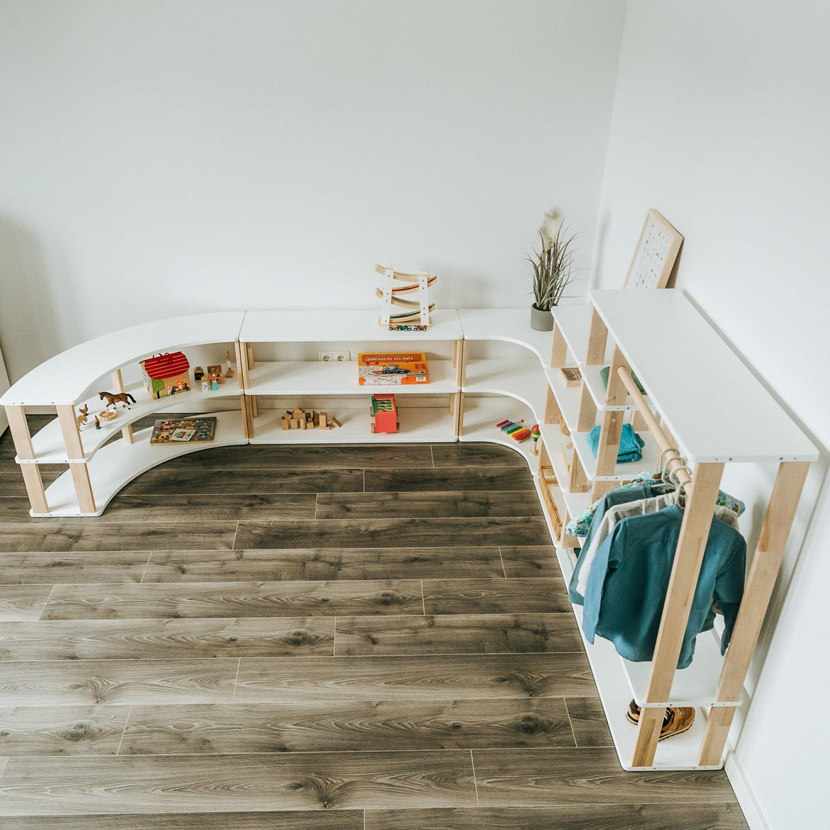 Modular Montessori Shelf Corner - 4 Shelves
